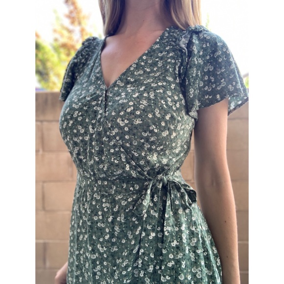 Unknown Dresses & Skirts - Green Ditsy Floral Wrap Dress Flutter Sleeve